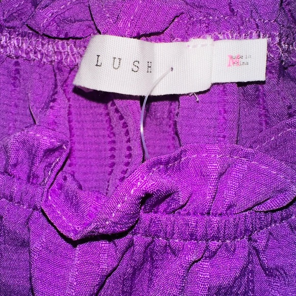 LUSH Ruffle Textured Tank Top - Picture 3 of 5